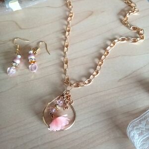 Elegant Gold and Pink Pendant Necklace Set